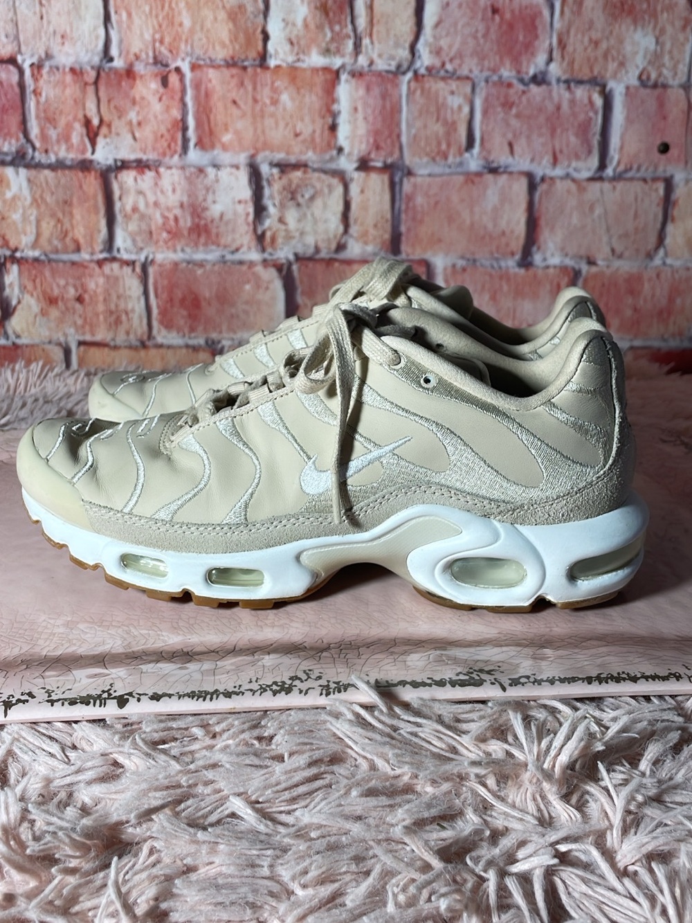 Nike Women’s Beige/Tan Air Max Style Athletic Sneakers